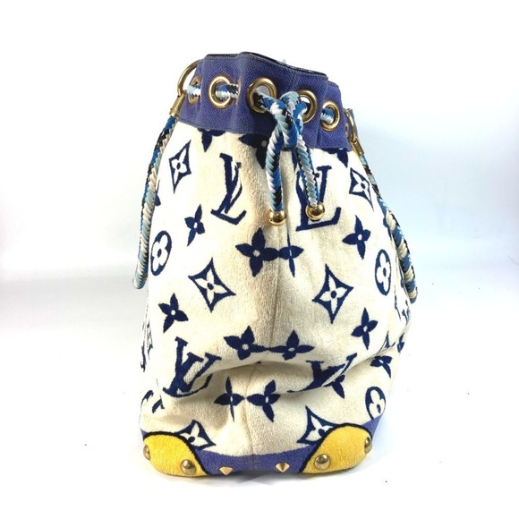 LOUIS VUITTON White Shoulder Bag - Picture 2 of 16